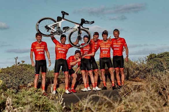 Het BMC Pro Triatlon Team in 2023 hier nog met Pablo Dapena, Patrik Nilsson en Max Neumann (foto: BMC Pro Tri Team/James Mitchell)
