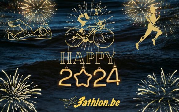 Nieuwjaarskaart van 3athlon.be met vuurwerk, een zwemmer, een fietser en een loper