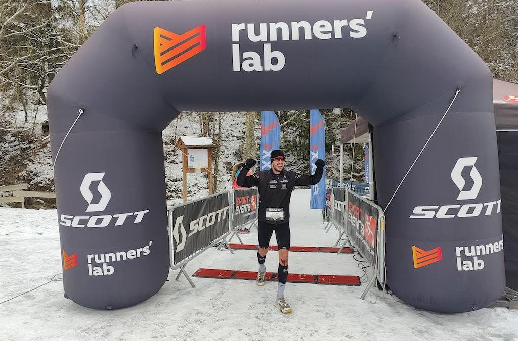 Triatleet Lukas Bosmans wint Scott Xtrails tweedaagse in de Ardense sneeuw