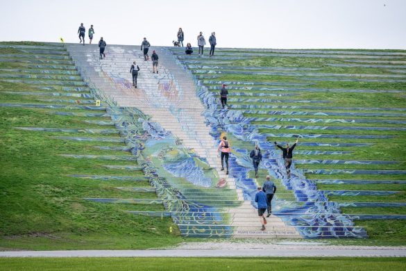 Deelnemers van de Wienerberger Trail op de Stairway To Unity in De Schorre in Boom (foto: Jim De Sitter)