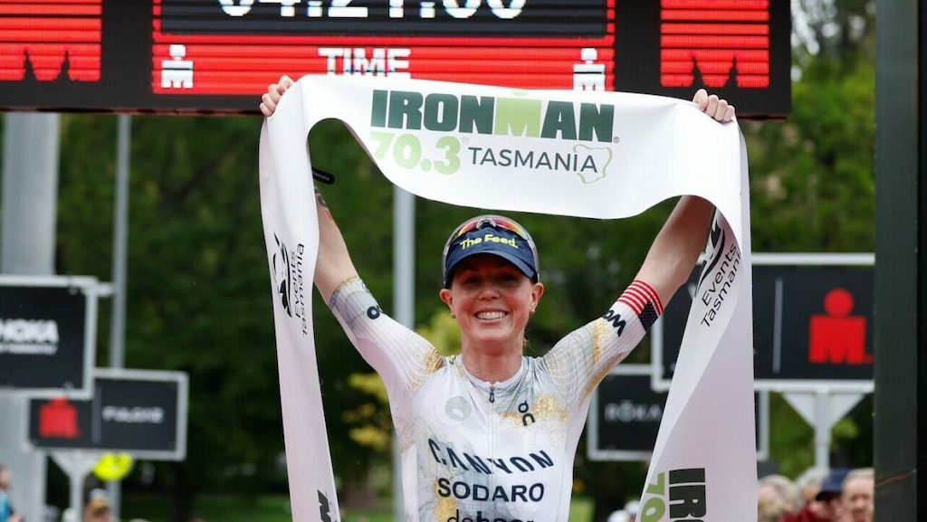 Chelsea Sodaro wint de 70.3 Ironman Tasmania (foto: Ironman)