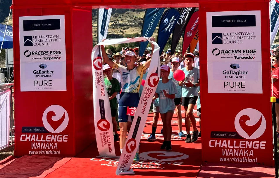 Els Visser pakt revanche in Challenge Wanaka triatlon, Kyle Smith wint voor eigen volk