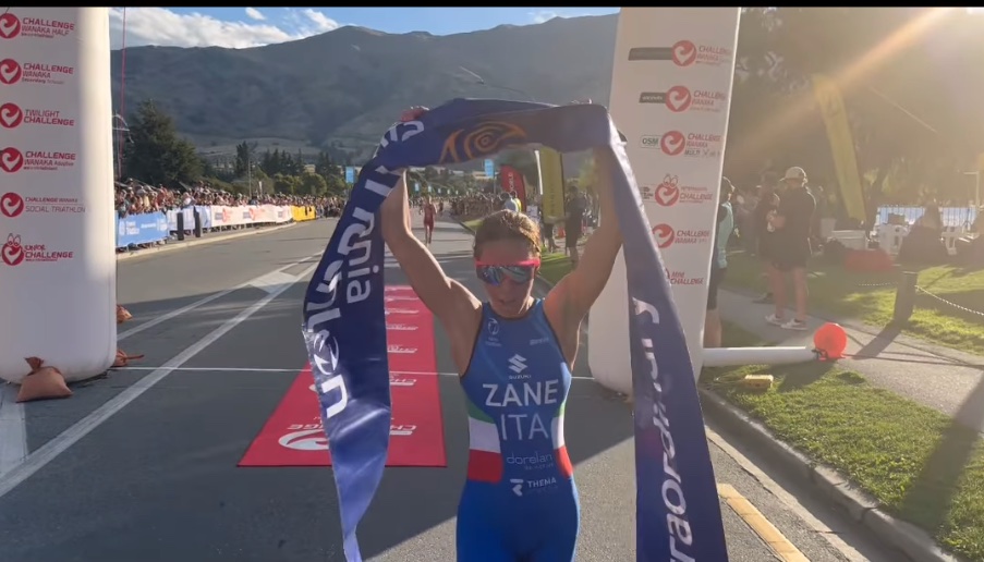 Italianen pakken dubbele winst in Oceania Cup triatlon Wanaka, Hanne De Vet net buiten top-10