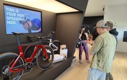 Nick Thijs bij zijn New Bike Day bij Canyon in Rotselaar (foto: 3athlon.be)