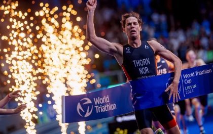 Vetle Thorn wint de World Cup triatlon in Lievin (foto: World Triathlon)
