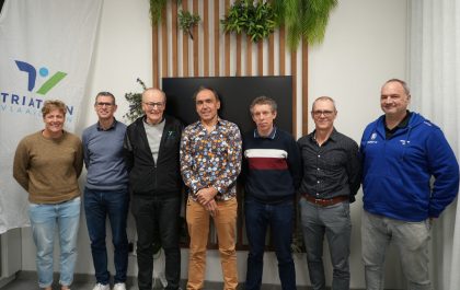 De nieuwe bestuursploeg van Triatlon Vlaanderen met links nieuwe voorzitter Bieke Verscheure (foto: Triatlon Vlaanderen)