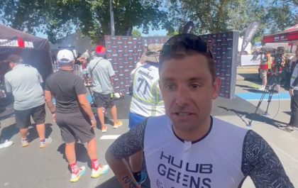 Jelle Geens in gesprek met Sven Vandenbroucke voor 3athlon.be na zijn wereldtitel op het WK 70.3 Ironman in Taupo (foto: 3athlon.be)