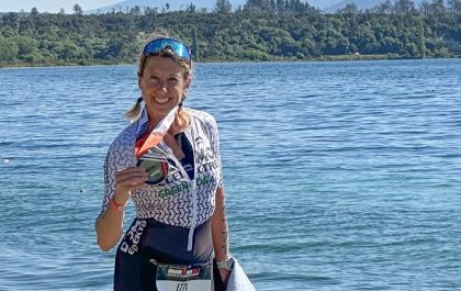 Liesbeth Leysen met haar finisher medaille in Taupo (foto: Liesbeth Leysen RR)