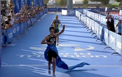 Hayden Wilde wint de WTCS Abu Dhabi (foto: screenshot 3athlon.be)