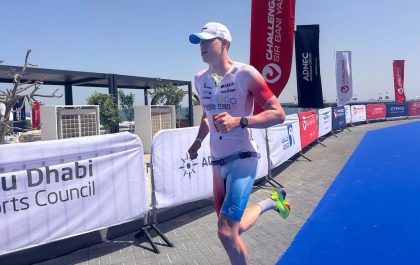 Merten Breye loopt naar de 8ste plaats in de Challenge Sir Bani Yas triatlon (foto: 3athlon.nl)