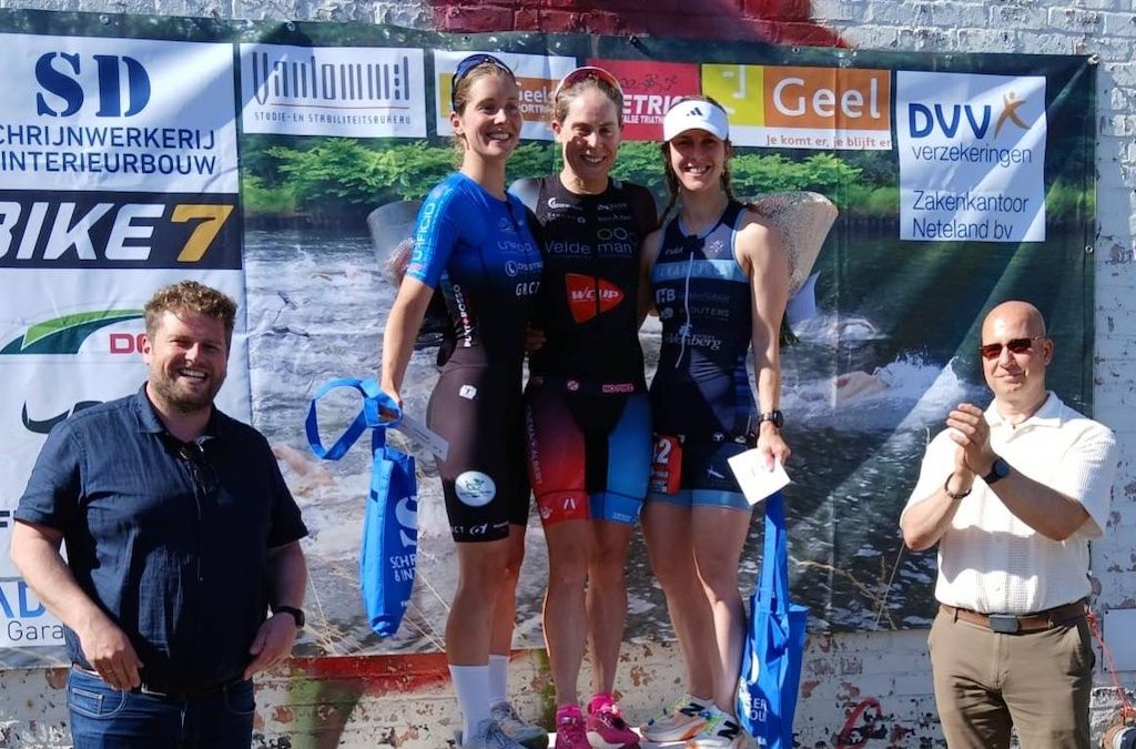 Katrien Verstuyft wint kwarttriatlon Geel, Filip Van Craenenbroeck domineert mannenrace