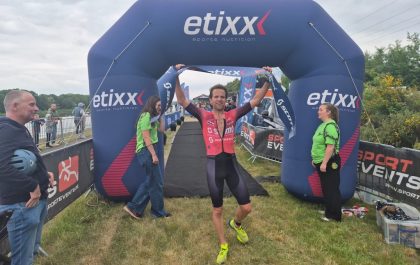 Tom Vander Hoogerstraete wint de iLumen 111 triatlon Bilzen (foto: 3athlon.be)