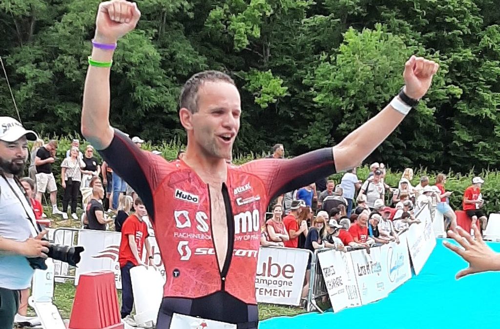 Tom Vander Hoogerstraete wint 14 jaar later opnieuw halve triatlon in Troyes, Stephanie Louppe 2de