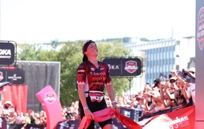 Kat Mattthews wint de 70.3 Ironman Wales in Swansea (foto: Nigel Roddis/Getty Images for Ironman)