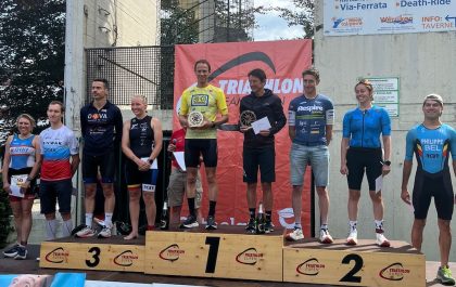 Wouter Vander Mast op het podium van de halve triatlon Eupen (foto: Wouter Vander Mast RR)