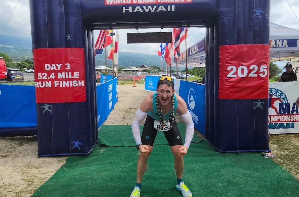 Max Kniazev pakt Ultraman wereldtitel in Hawaii in op één na snelste tijd ooit, Kenna Supkis snelste vrouw