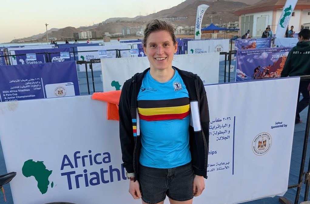 Katrien Maes begint vroeg aan triatlonseizoen met 5de plaats in chaotische Africa Cup in Egypte