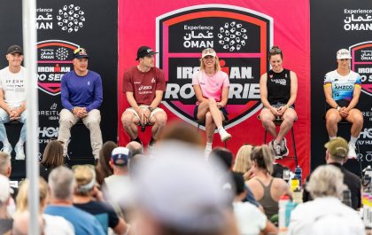 Kristian Blummenfelt (2de van links) bij de persconferentie voor Ironman Nieuw-Zeeland (foto; Ironman)