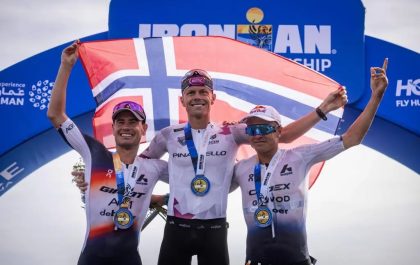 De Noren Gustav Iden, wereldkampioen Casper Stornes en Kristian Blummenfelt vorig jaar op het podium van het WK Ironman in Nice (foto: Ironman)