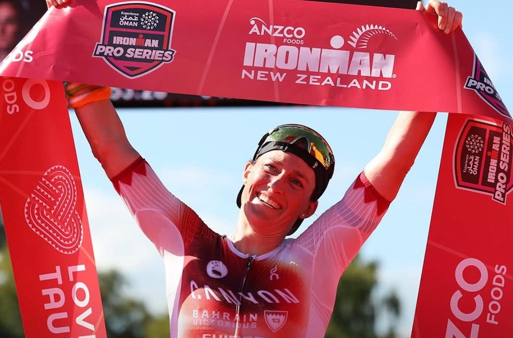 Kat Matthews maakt favorietenrol waar in Ironman Nieuw-Zeeland bij de vrouwen