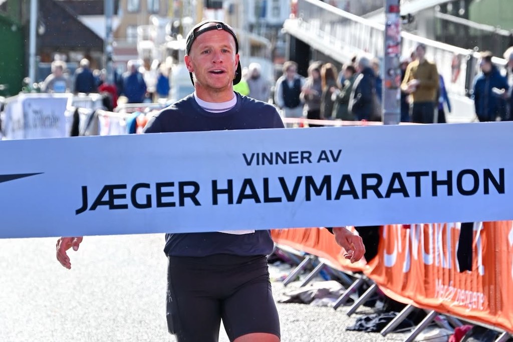 Kristian Blummenfelt wint week na Ironman Texas ook halve marathon van Bergen in 1u08