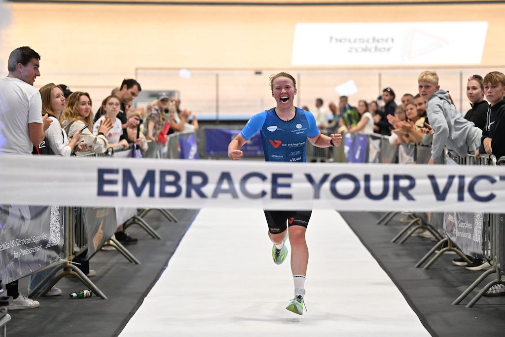 Hannelore Guillemyn wint Circuit Triatlon in Zolder (foto: Finishfoto.be/Jim De Sitter)