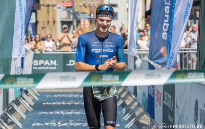 Jonathan Wayaffe wint de duatlon in Kortrijk (foto: Finishfoto.be/Jim De Sitter)