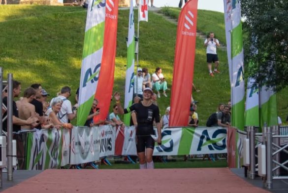 MArie Luyckx wint kwarttriatlon Brugge (foto: screenshot 3athlon.be)