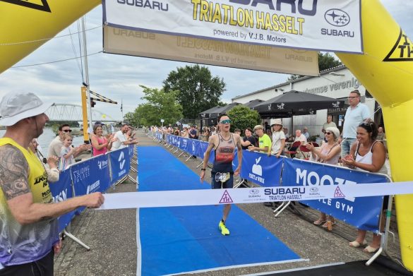 Senne Debast wint de Subaru sprinttriatlon in Hasselt (foto; 3athlon.be)