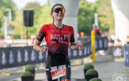 Eleonore André wint de sprintduatlon bij de Cave Triatlon (foto: Finishfoto.be/Jim De Sitter)
