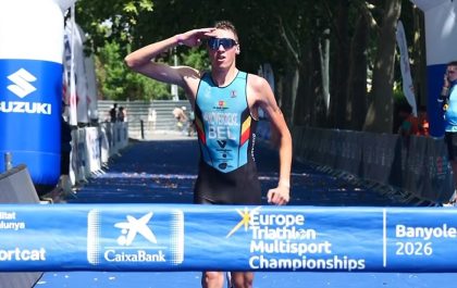 Seppe Overbeke wint het EK cross-triatlon bij de juniores (foto: screenshot 3athlon.be)