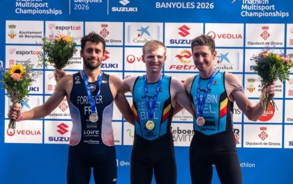 Thibaut De Smet en Sebastien Carabin op het podium van het EK cross-duatlon in Banyoles (foto: Europe Triathlon)