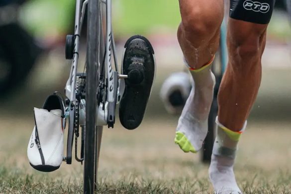 Rico Bogen en zijn Cadomotus fietsschoenen tijdens de Challenge Roth triatlon (foto: Cadomotus RR)