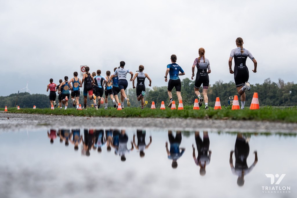 Spectaculaire Double Relay triatlon in de finale van de T3 Series in Willebroek (foto: Triatlon Vlaanderen/Stijn Vandecapelle)