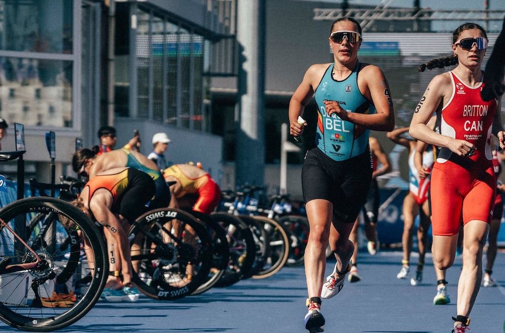 Jens Smolders snelt naar top-10 plaats op WK triatlon bij de beloften, Nele Dequae net buiten top-10
