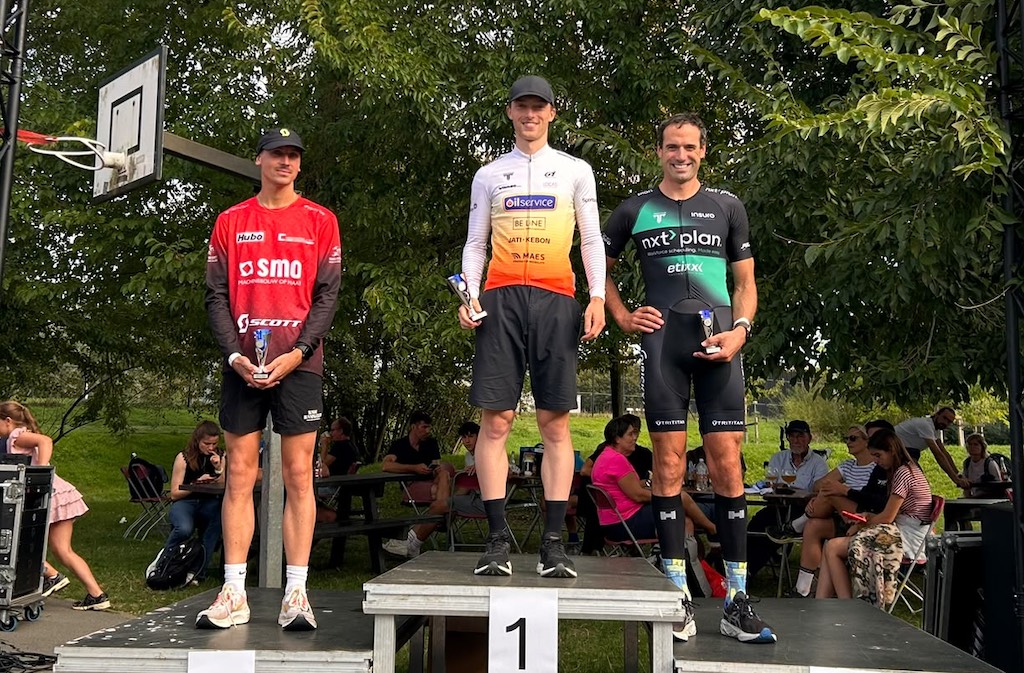Tweede seizoenszege Lennert Cappan, Marthe Roelans wint debuut In Flanders Fields Triatlon in Ieper