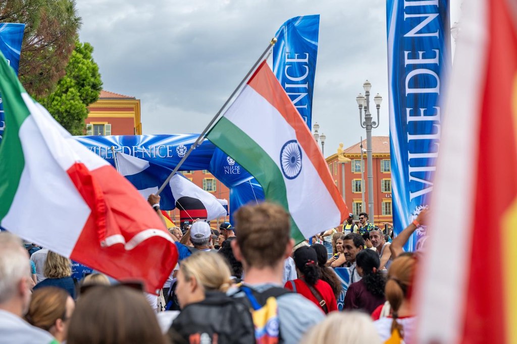 Nations Parade op het WK 70.3 Ironman in Nice (foto: 3athlon.be/David Pintens)