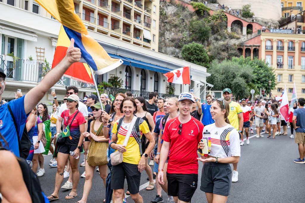 Nations Parade op het WK 70.3 Ironman in Nice (foto: 3athlon.be/David Pintens)