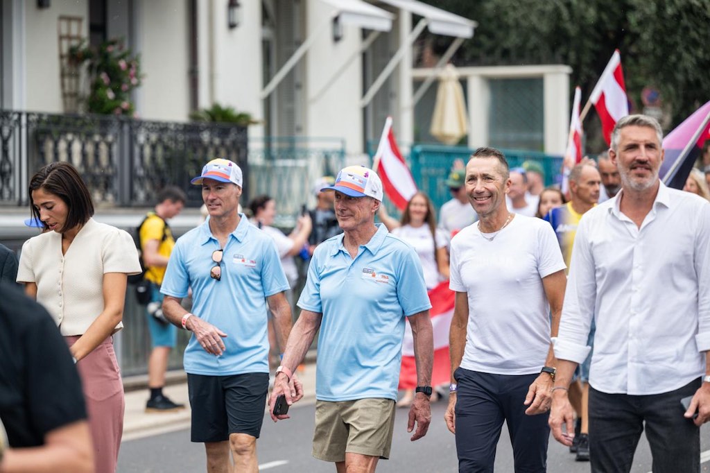 Nations Parade op het WK 70.3 Ironman in Nice (foto: 3athlon.be/David Pintens)
