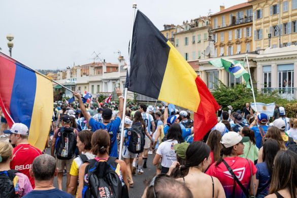 Nations Parade op het WK 70.3 Ironman in Nice (foto: 3athlon.be/David Pintens)