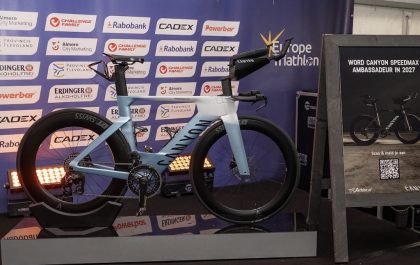 De Canyon Speedmax CF SLX in de expo van Challenge Almere-Amsterdam (foto: Challenge Family)