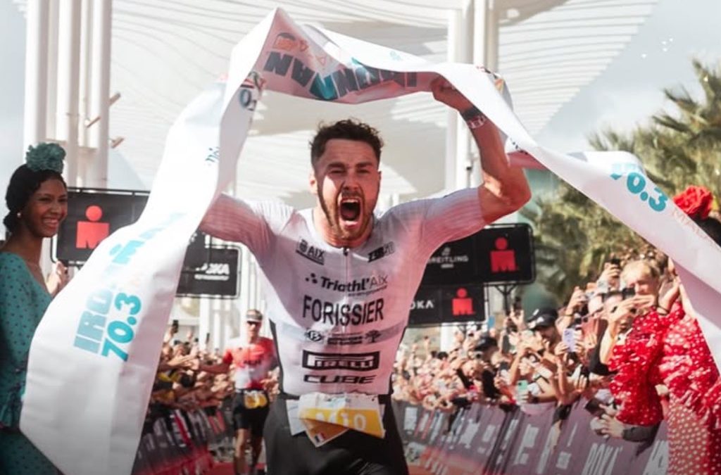 Felix Forissier wint nieuwe 70.3 Ironman Malaga in stormachtige omstandigheden