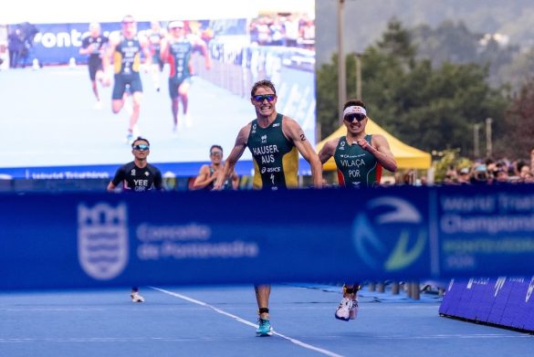 Spectaculaire sprint tussen Matt Hauser en Vasco Vilaca in Pontevedra (foto: World Triathlon)