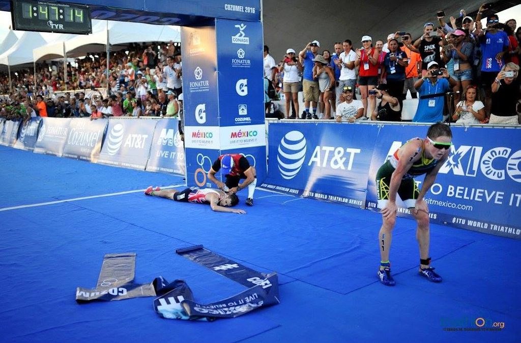 “Nergens spijt van” – Winnaar Henri Schoeman 10 jaar na instorting Jonny Brownlee in Cozumel