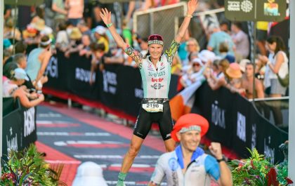Lotte De Vet aan de finish van het WK Ironman in Hawaii (foto: 3athon.be/Jim De Sitter)