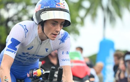 Lucy Charles Barclay in de 180 km fietsen in het WK Ironman Hawaii (foto; 3athlon.be/Jim De Sitter)