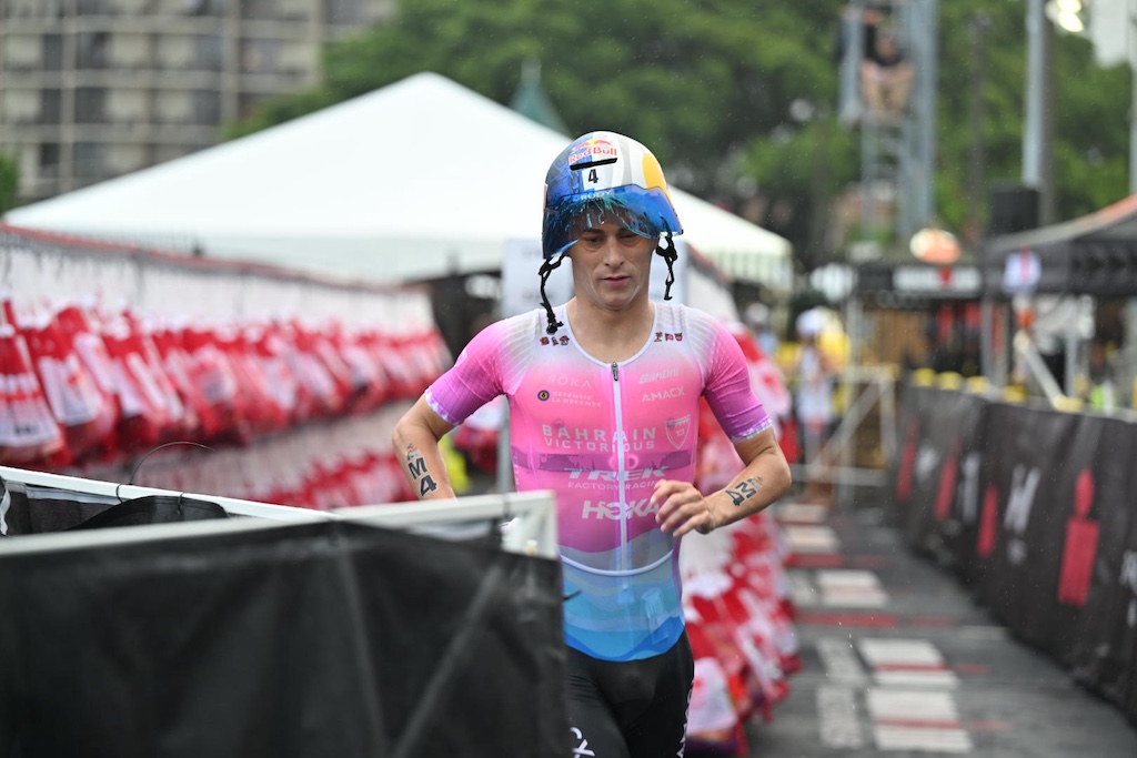 Marten Van Riel als eerste in T1 op het WK Ironman in Hawaii (foto: 3athlon.be/Jim De Sitter)