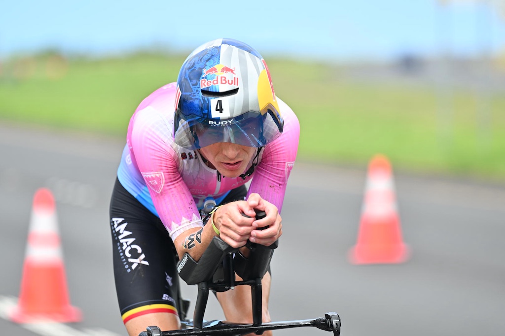 Marten Van Riel in de 180 km fietsen op het WK Ironman in Hawaii (foto: 3athlon.be/Jim De Sitter)