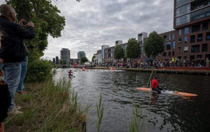 Zwemstart van de Stadstriatlon van Weert (foto: Stadstriatlon Weert/Johan Horst)